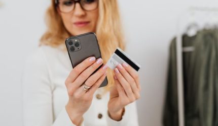 Navigasi Finansial Pintar Membedakan Kebutuhan Hakiki dan Hasrat Belanja Impulsif